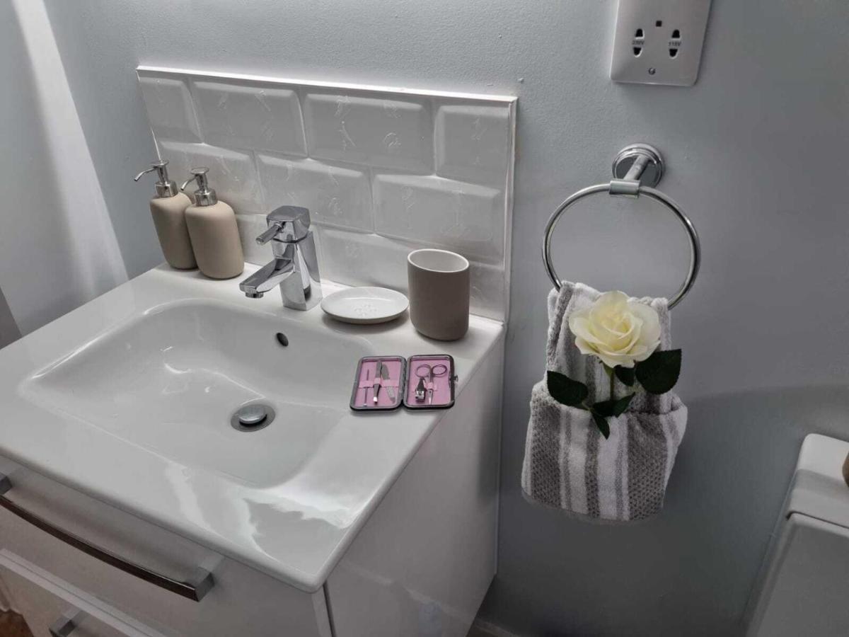 Serene Getaway Apartments Maidstone Bagian luar foto